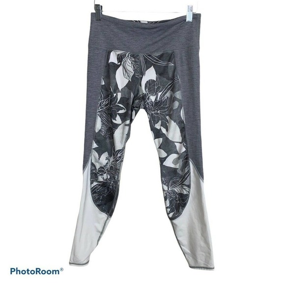Athleta Gray White Floral Capri‎ Leggings - Picture 8 of 8